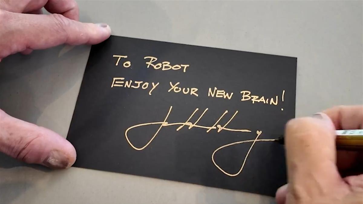 黃仁勳1句話「10檔亮燈」 機器人新大腦誰受惠？ 專家：答案就在背板裡