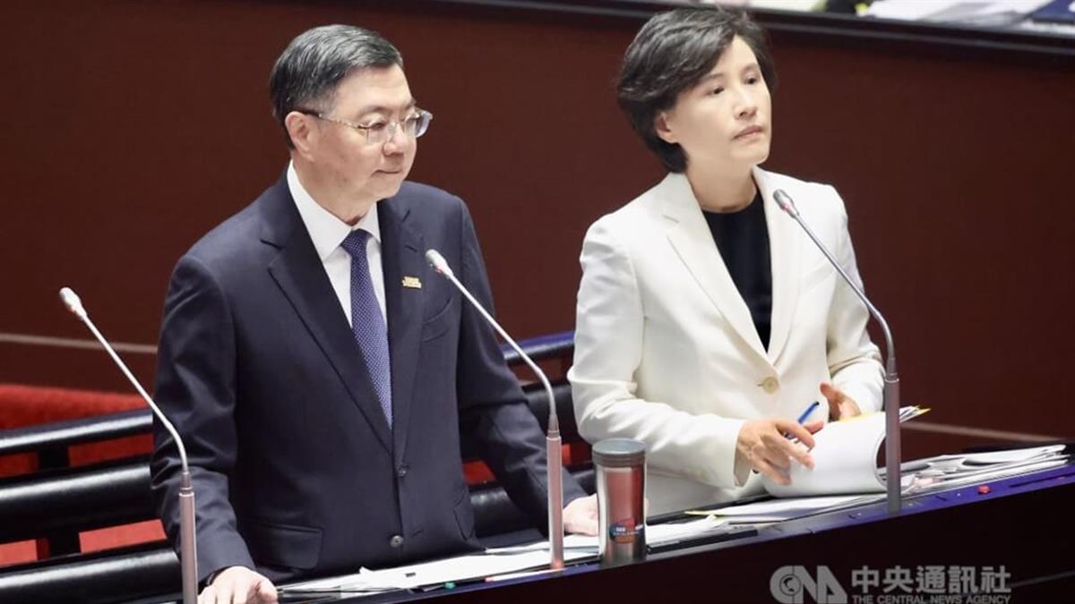 報導稱鄭麗君答詢「不會有產業被犧牲」 政院發聲澄清