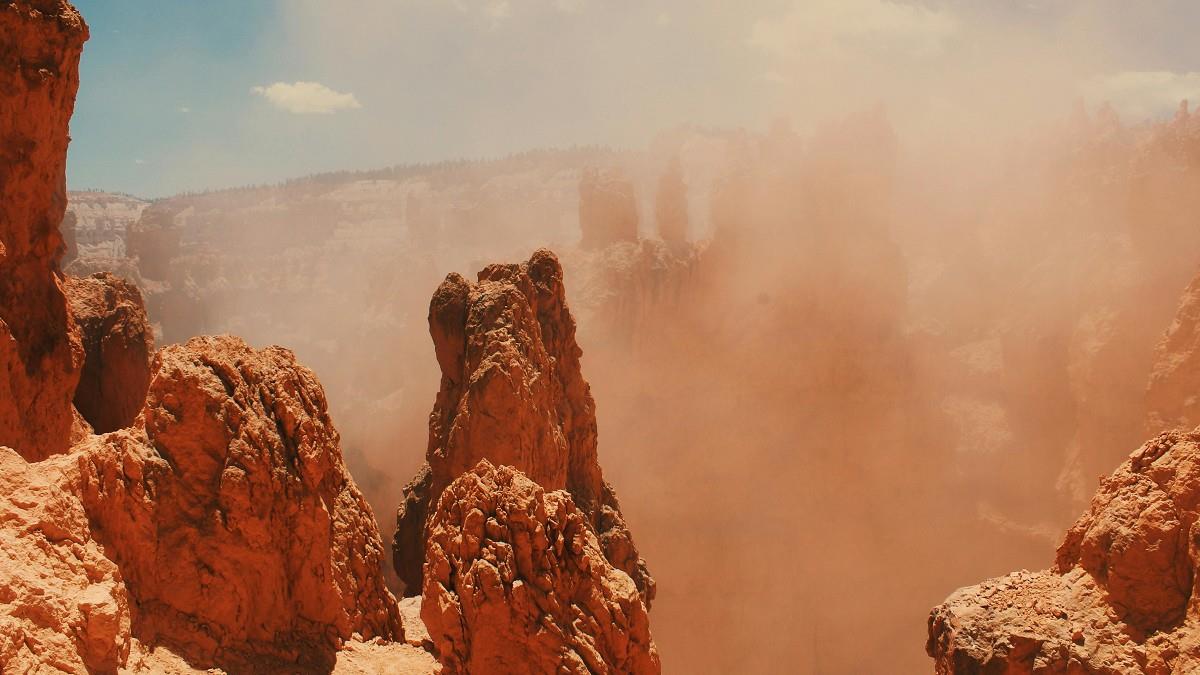 沙塵暴襲擊鳳凰城！數千英尺沙牆吞整城 當局急喊：保命第一