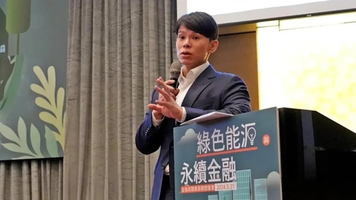 「小英男孩」鄭亦麟遭搜索 急扔手機還嗆檢：你知我背後是誰嗎？