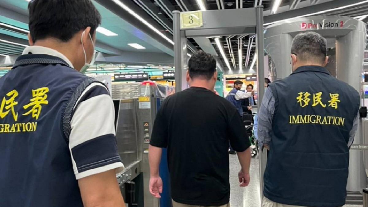 舉五星旗遭驅逐 日網紅喊「妻兒還在台灣」：言論自由是笑話