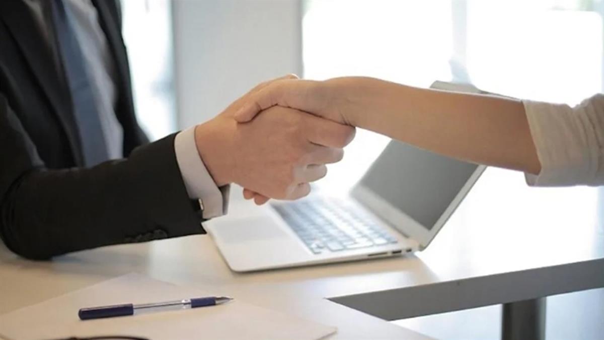 餐飲哥想換工作！ 要求「早8晚5年薪百萬」網酸：給你70都嫌多