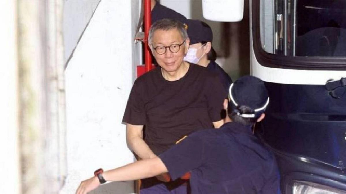 檢察官喊延押！柯文哲羈押仍發臉書 創造司法奇觀