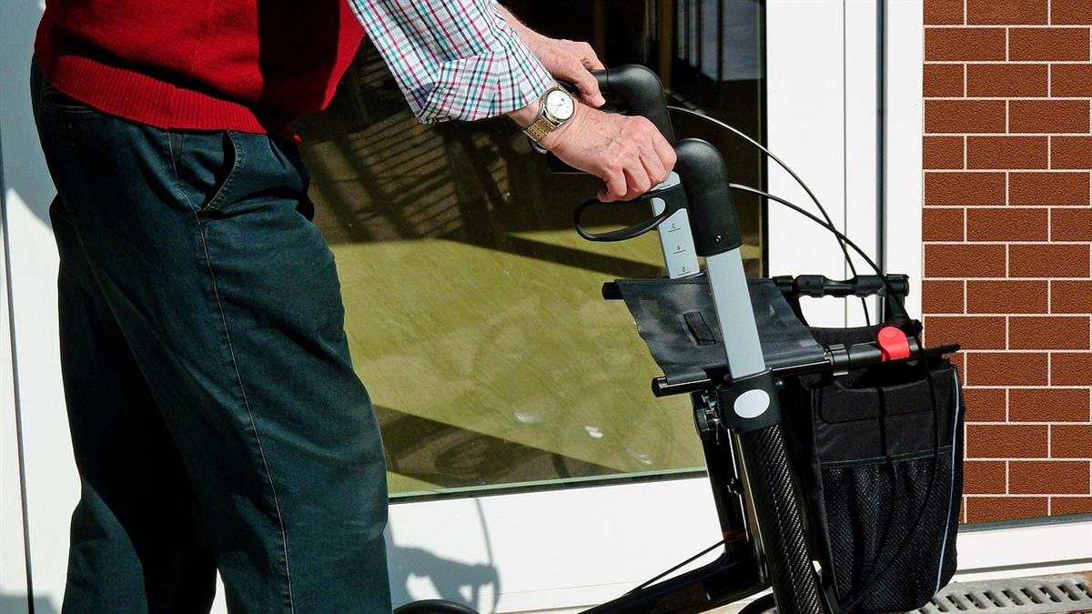 昔日年薪246萬！ 菁英男退休1年慘淪「孤老吃泡麵」