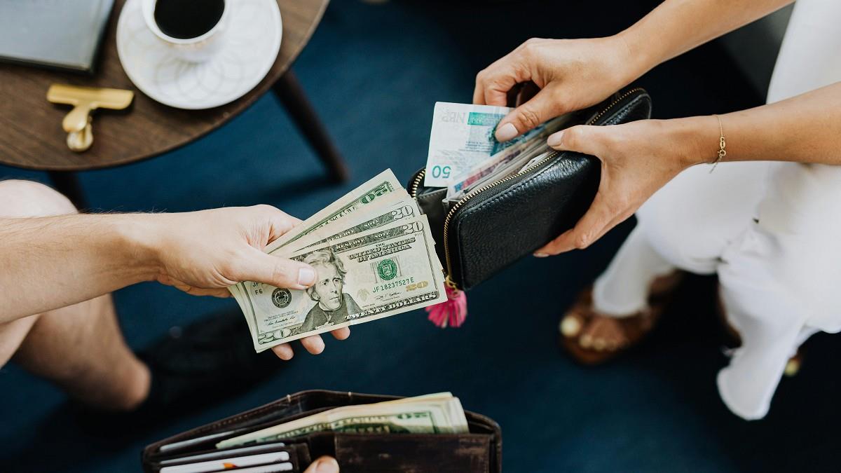 大一女兒嫌「2萬8不夠活」 爸媽猶豫該加錢？ 網搖頭：別鬧了