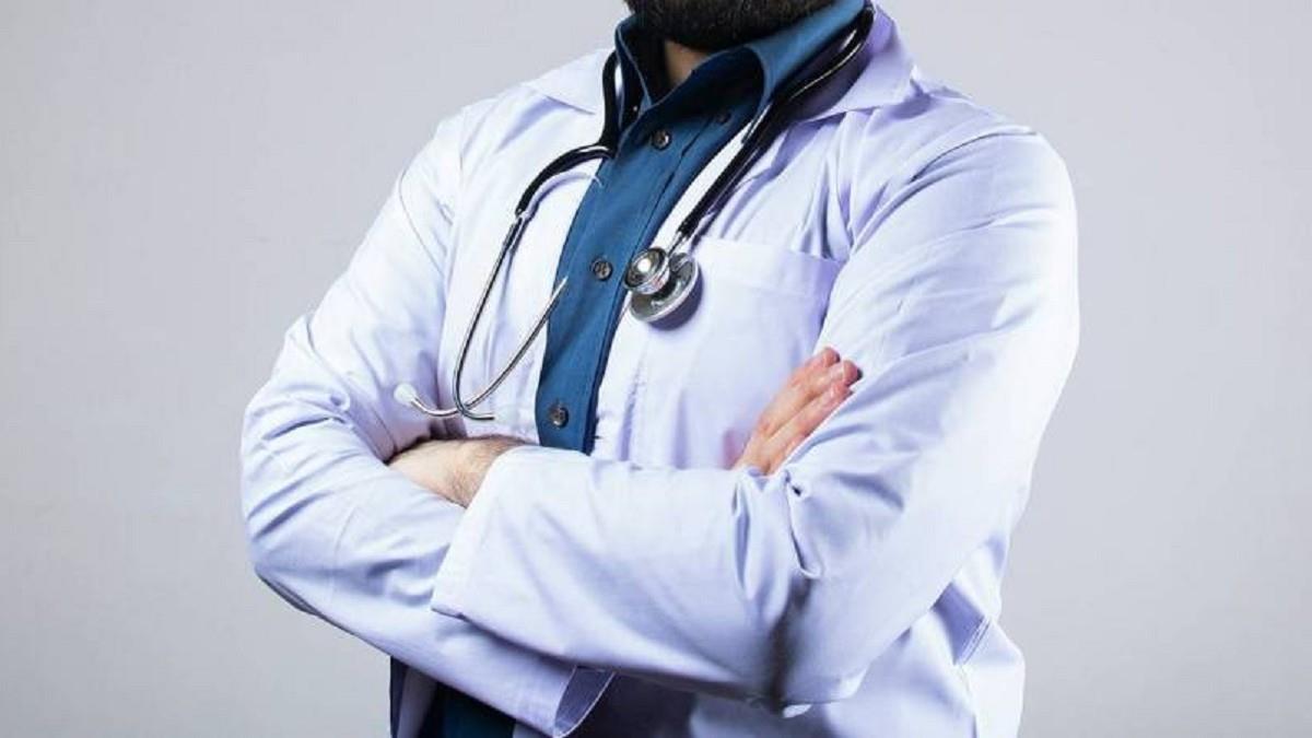 超扯！家屬「偷塞紅包進白袍」 下秒竟誣陷醫生收賄