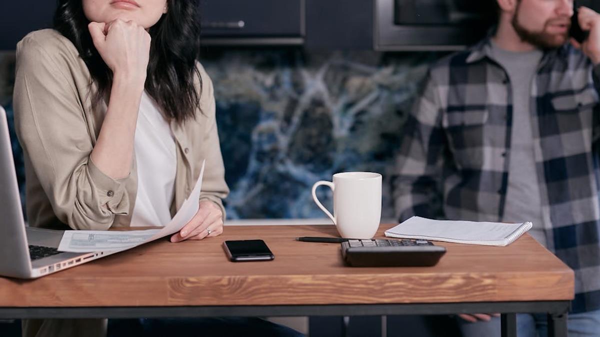 狂加班被嫌不顧家！ 沒進台積賺太少也被唸  28歲科技男嘆：吵到快離婚