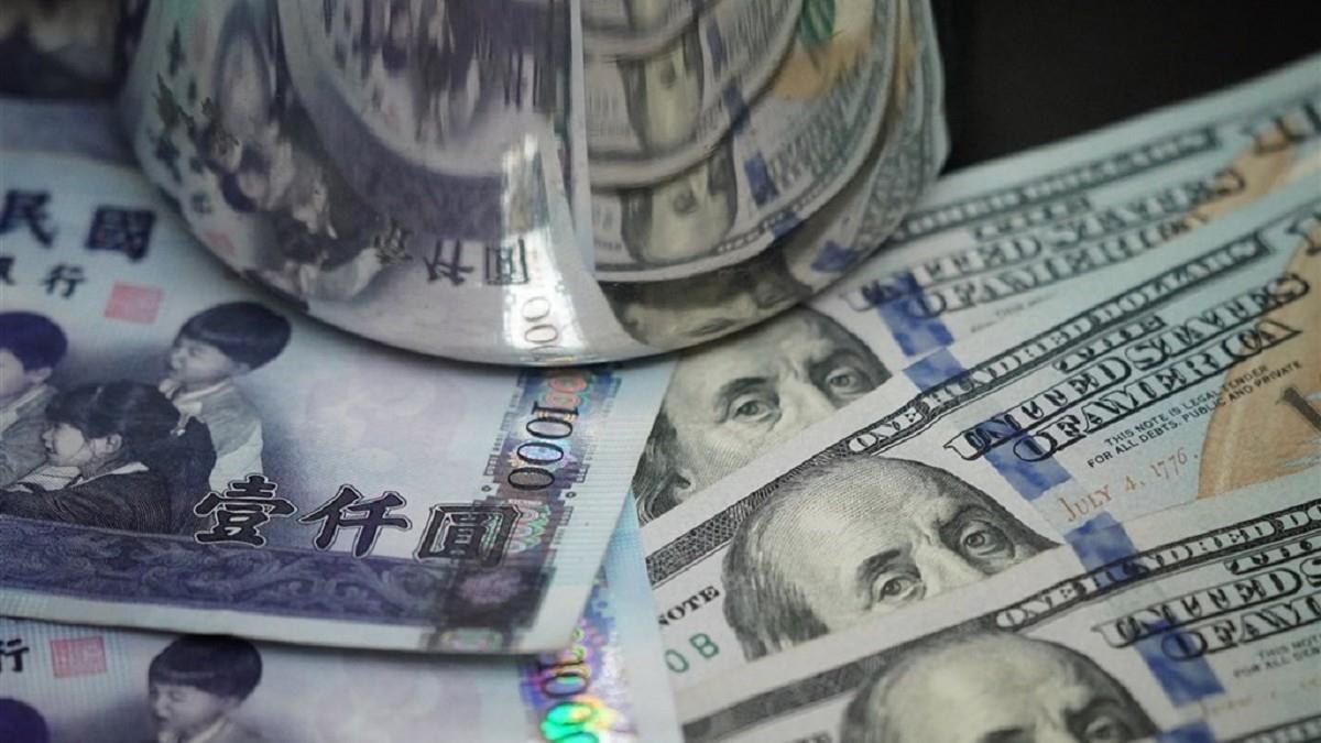 關稅引發震盪！ 銀行7月改加碼債券884億、台股減碼197億