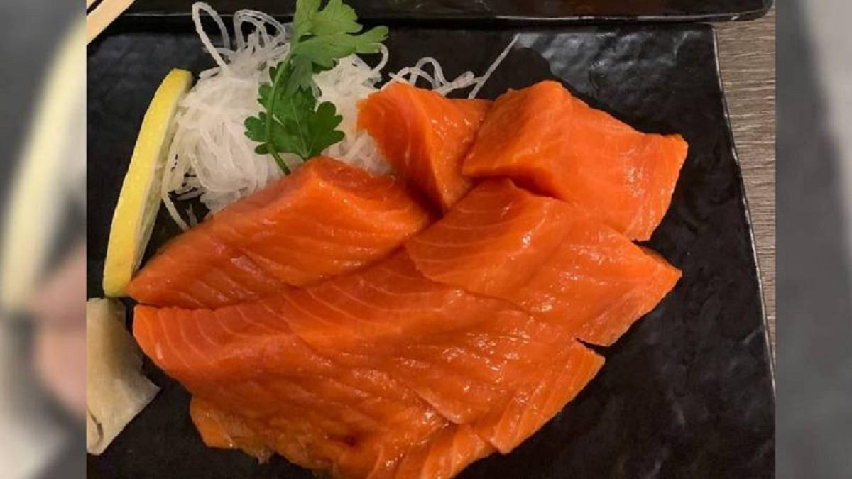 日料吃到飽「剩10片鮭魚」 遭求償425元哭了！真相曝光大逆轉