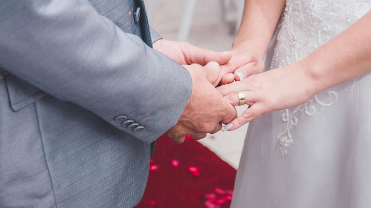 前妻嫌3萬家用太少還「拿閨密尪比」！ 人夫嗆：現任把我當寶