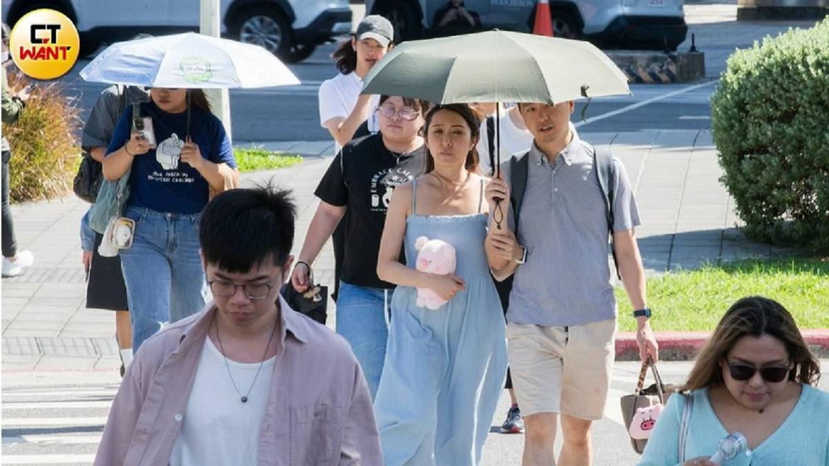 雙颱夾擊！ 「樺加沙」恐變中颱 專家：不是吃素的