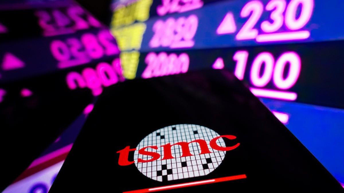 台股上漲302點創新高 台積電收1295元新天價