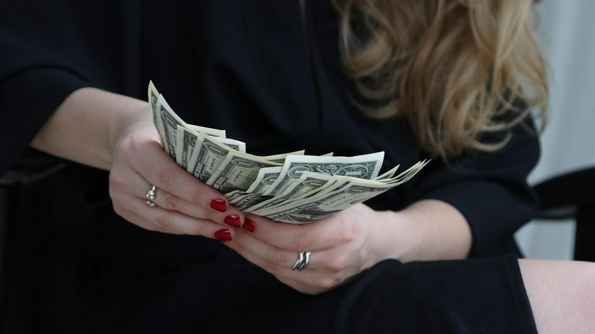 曾經破產背百萬債！ 虎媽逼7歲兒「賺零用錢繳房租」