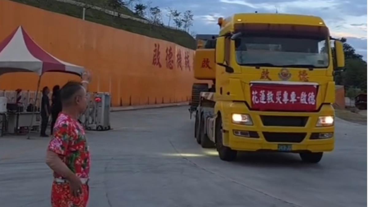 吊車大王出動了！ 加派怪手、水車奔花蓮 高公局協護進雪隧