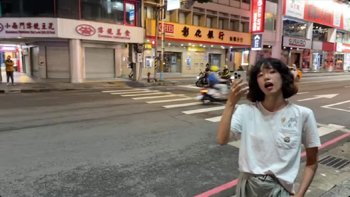 助葉元之挺過大罷免 她身披綠衣現身花蓮 網：面試成功