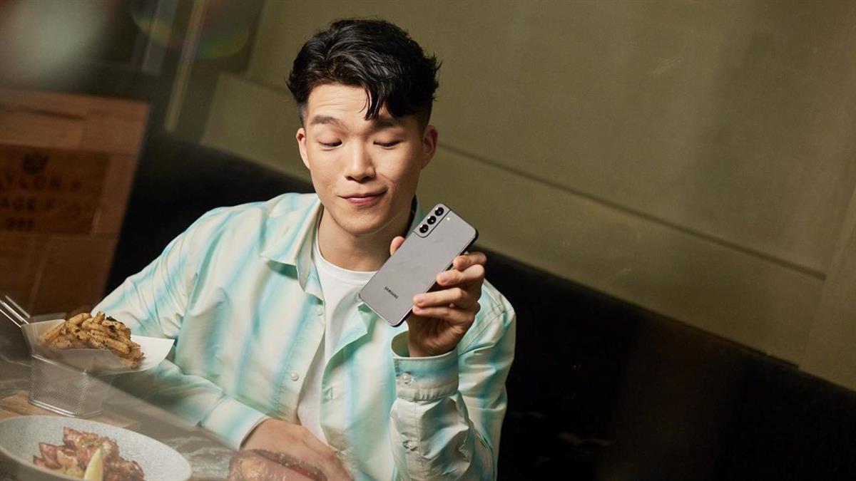 打1999「幫撿耳機」 吃貨豪豪遭炎上 Cheap批：華人巨嬰文化