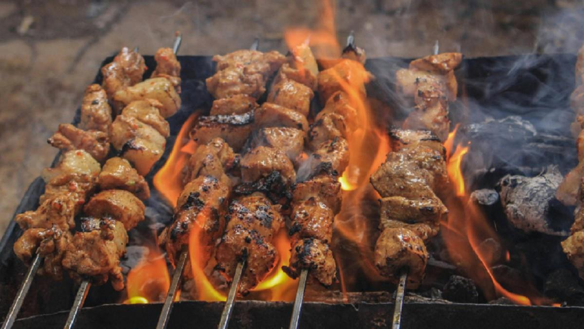 砸萬元請吃燒肉！ 女友家人嫌「不夠派頭」 他1舉動網讚爆