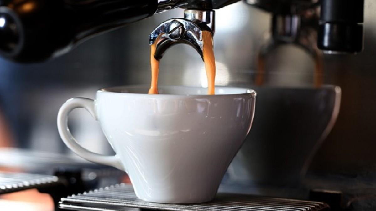 國慶連假咖啡優惠！ 萊爾富祭買一送一 7-11「加10元多1杯」