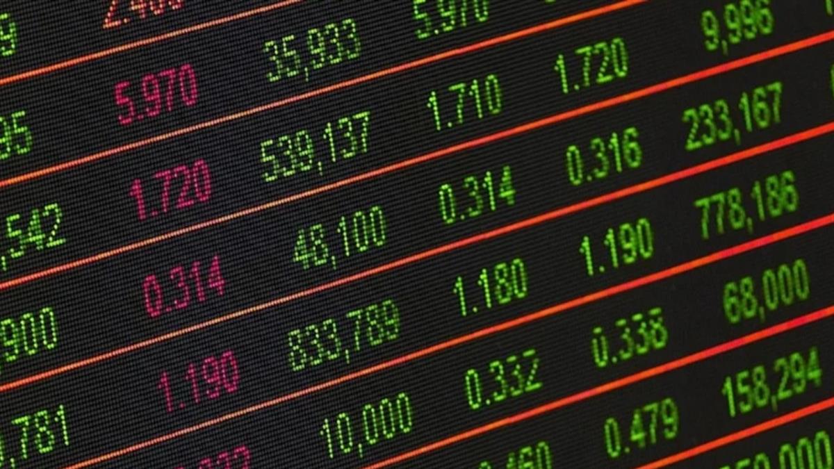 記憶體失智狂殺 網急喊救命 南亞科一度崩7％