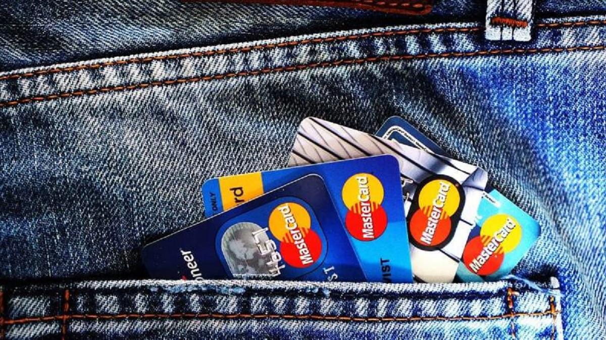 真卡神！ 他「擁1638張信用卡」創世界紀錄 爽賺2收益