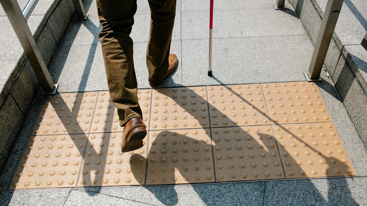 他靠「裝瞎」詐津貼 53年爽領3600萬 下場慘了