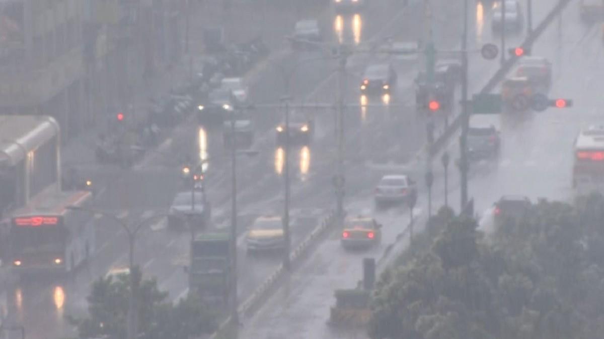 共伴效應釀大雨！北市開放紅黃線停車 區域地點一次看