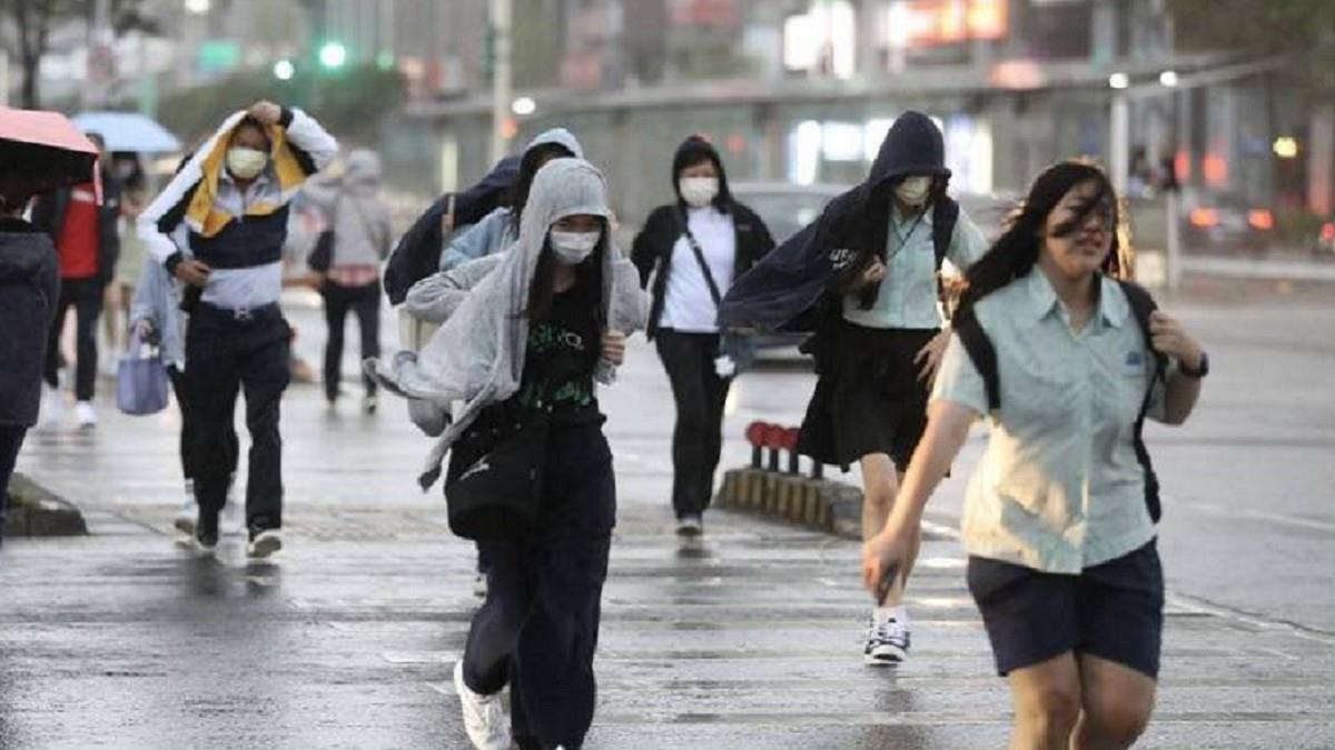 北市炸雨「一片紫爆」！ 氣象粉專示警：恐致災