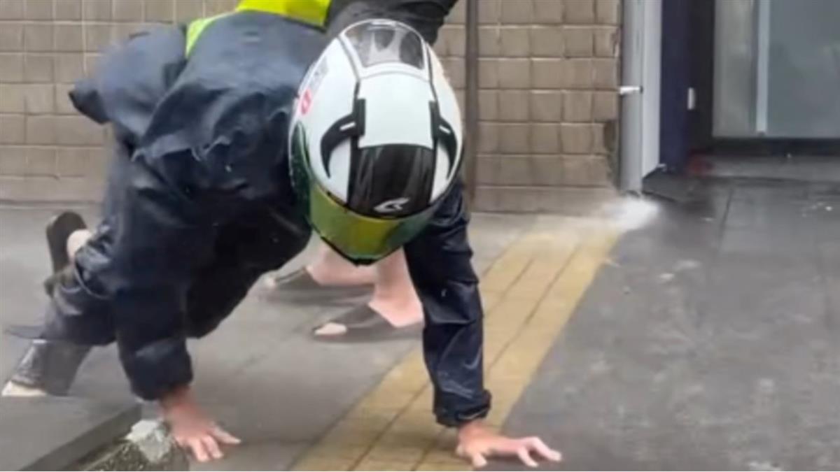 受困仇人坡！ 文大生連滾帶爬：真的走不動了