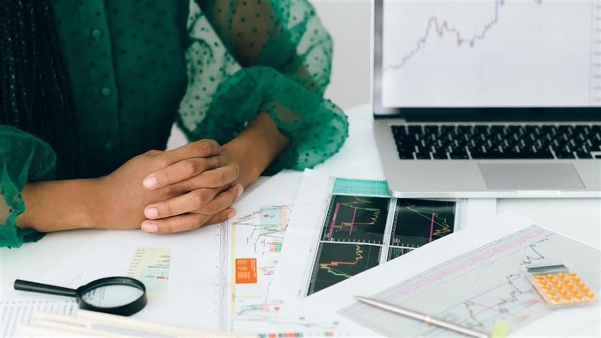 長抱0056股價龜爬！ 他見0050漲不停心態崩 專家：有望落後補漲