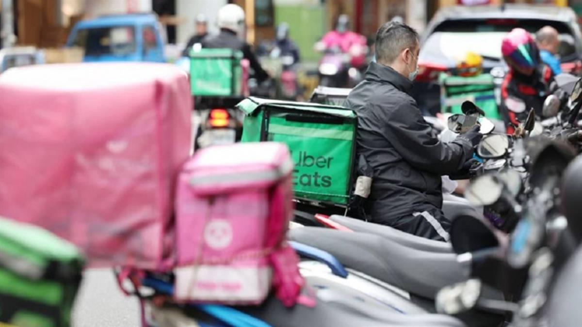 「替路人CPR」外送員違停遭開單 網霸氣：罰單我來