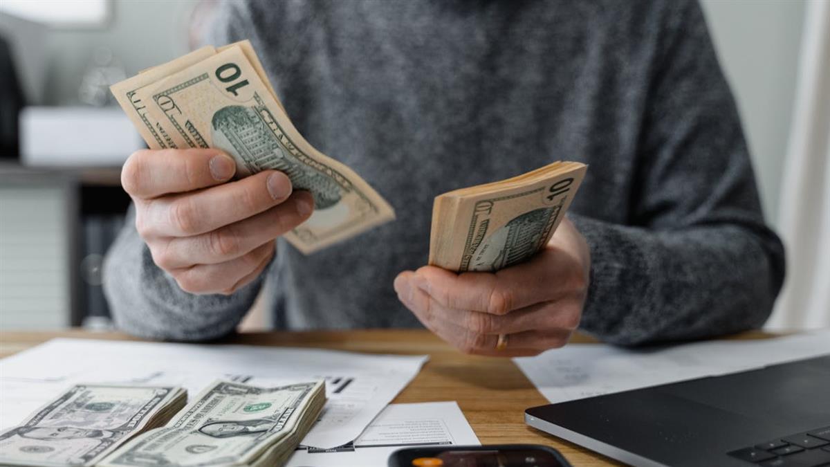 賺得多≠富有！ 3大陷阱讓高收入者淪「高薪月光族」