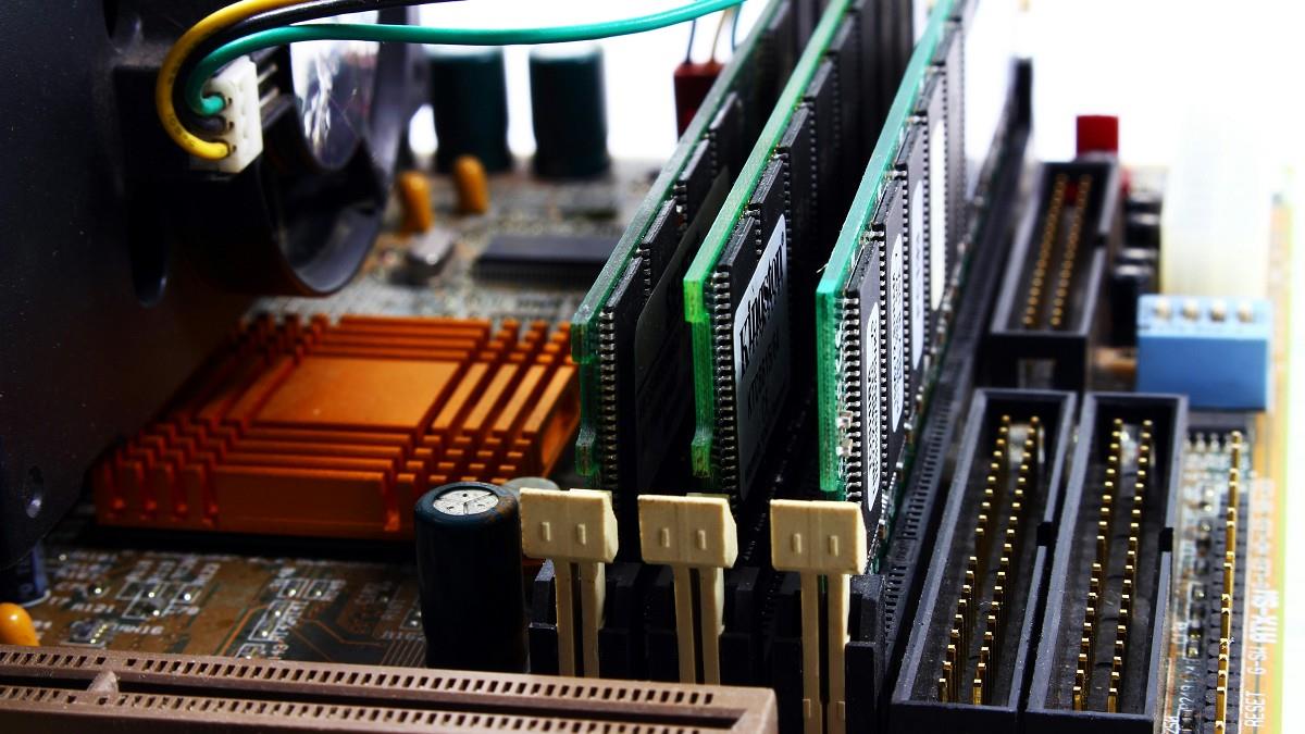 反指標女神「追進南亞科」！ 跌5％停損想再衝 網砸贖金求出場