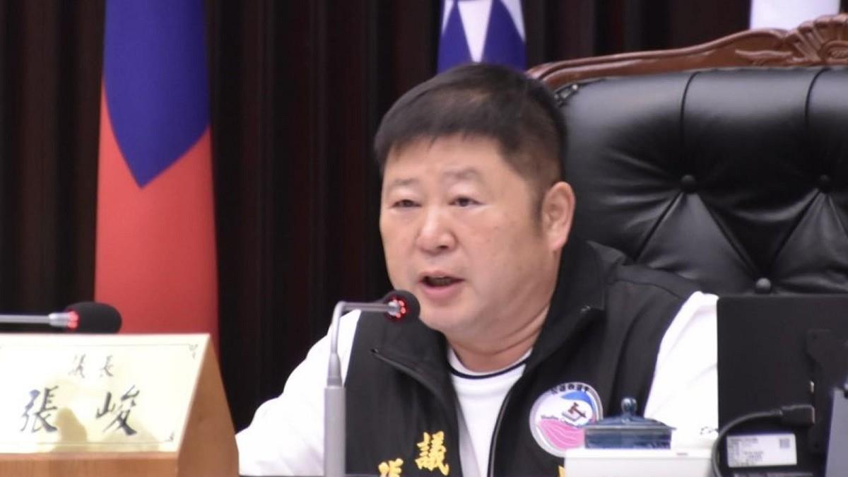 踹傅崐萁桌子遭嗆「傻鳥鬧事」 張峻轟冷血：社會良知崩壞