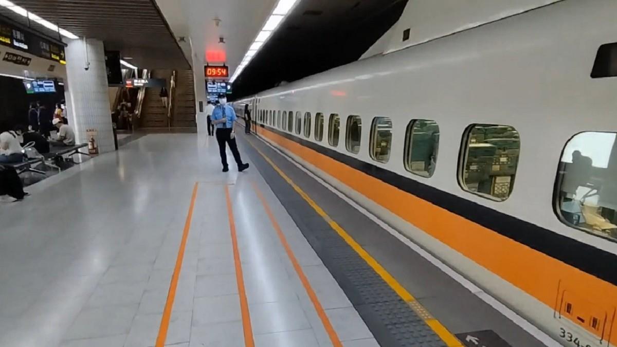 孩沒哭鬧玩玩具！ 搭高鐵「又收警告牌」 醫師媽氣炸：一片謊言