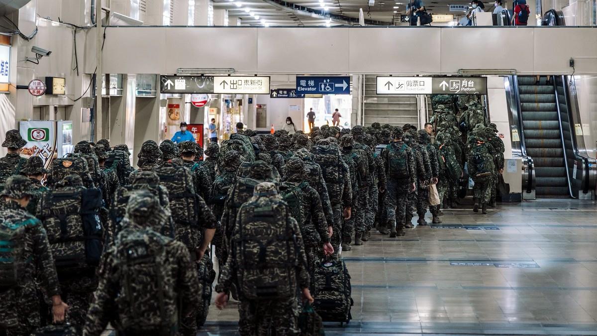 當兵也有「家長群」！  她見媽媽對話傻眼：不是幼稚園欸