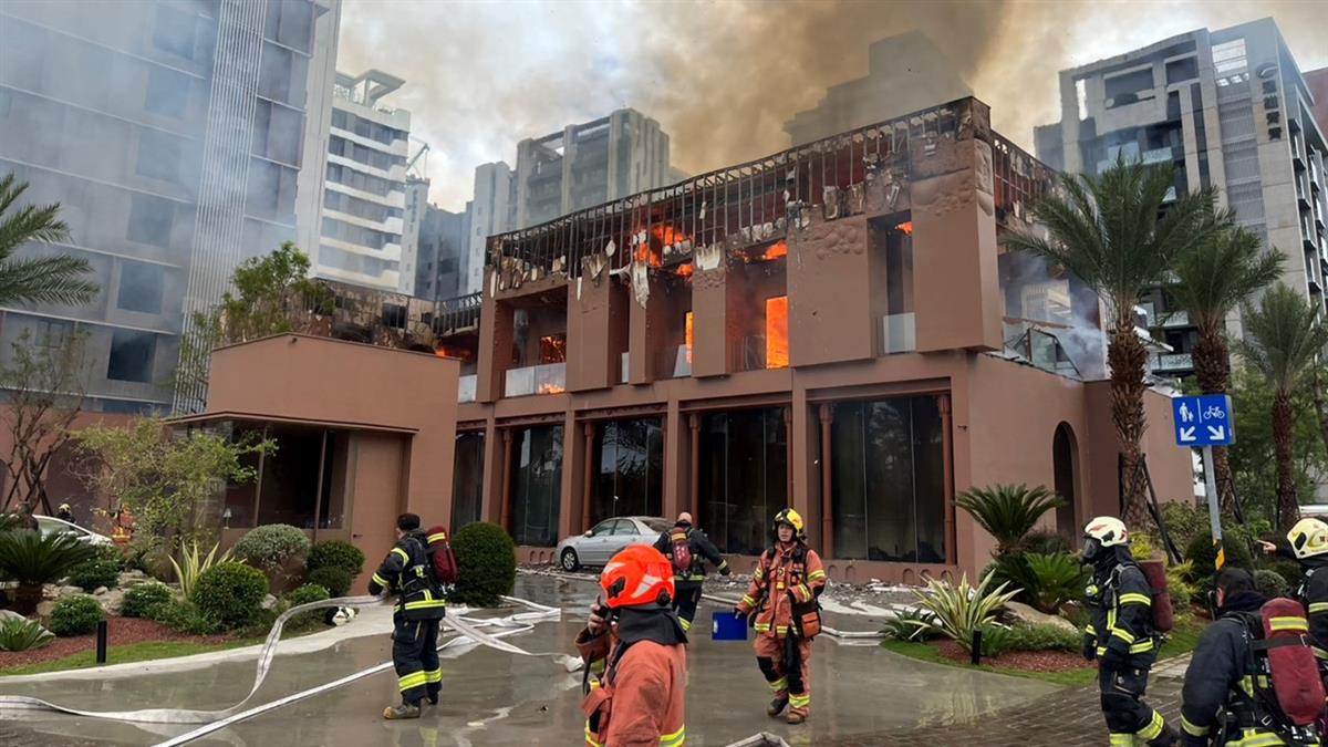 原本明天要開賣！ 華固新店建案樣品屋大火 接待中心燒沒了