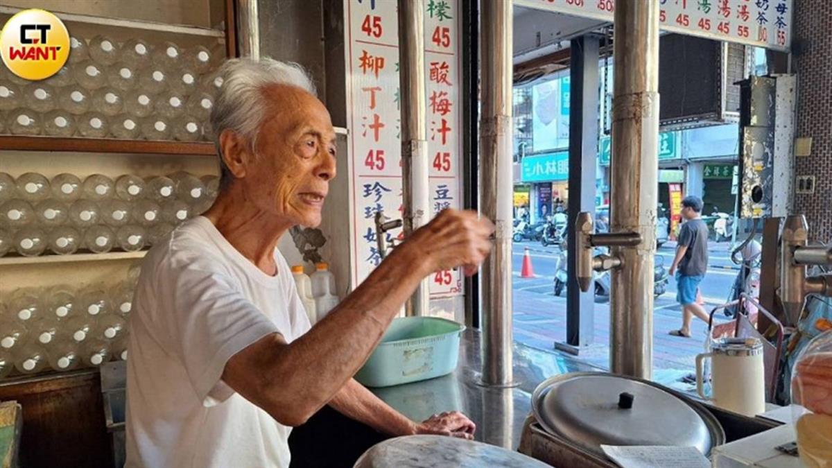 「花蓮金三角商圈」現倒店潮？ 鋼管紅茶90歲老闆：一天賣20杯就很高興