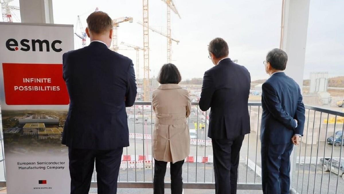 蔡英文參訪歐機電讚「有信心」 勉勵年輕工程師：不要忘記台灣