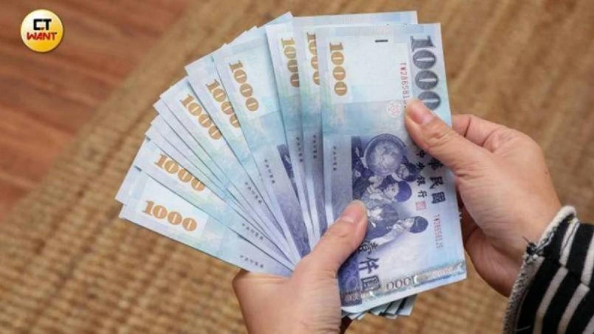 一早醒來「普發1萬全沒了」！ 他傻眼網笑回：從你帳號路過