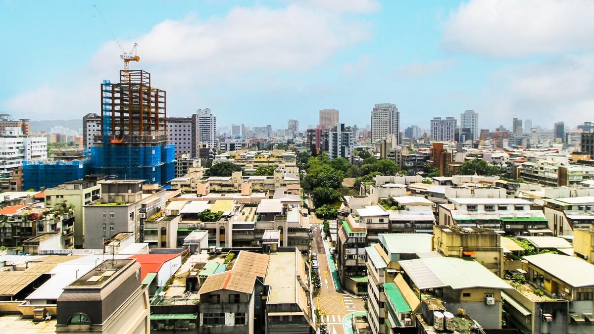 薪資追不上房價！ 北市購屋族壓力山大 26年不吃不喝才買得起