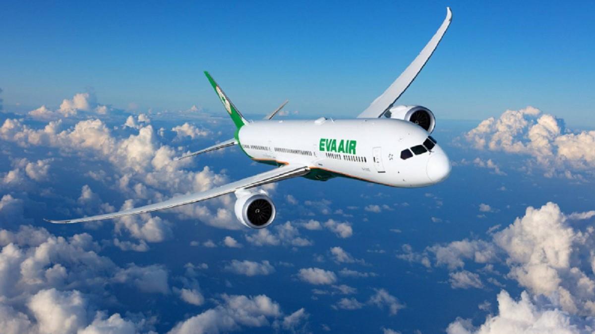 5秒噴百萬！ 長榮機務人員誤觸逃生梯 旅客延誤近兩小時換機