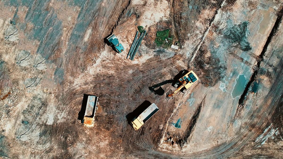 盼感恩節前與中國敲定稀土協議 美財長警告：反悔將反擊