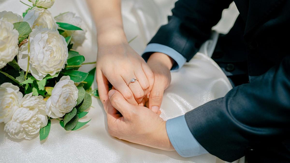 催婚新招！ 老董規定「3兒薪水全上繳」結婚返還再送房