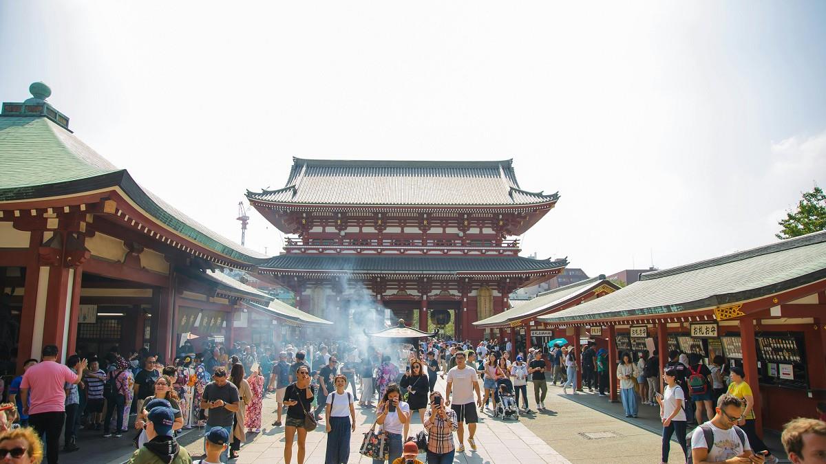 日本籤求不了中國人幸福！ 他去淺草寺投冥鈔 網傻眼：詛咒自己