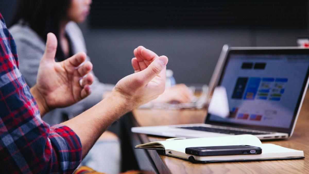 換工作像玩「地獄密室逃脫」！ 她揭3大毒文化 掀上班族共鳴