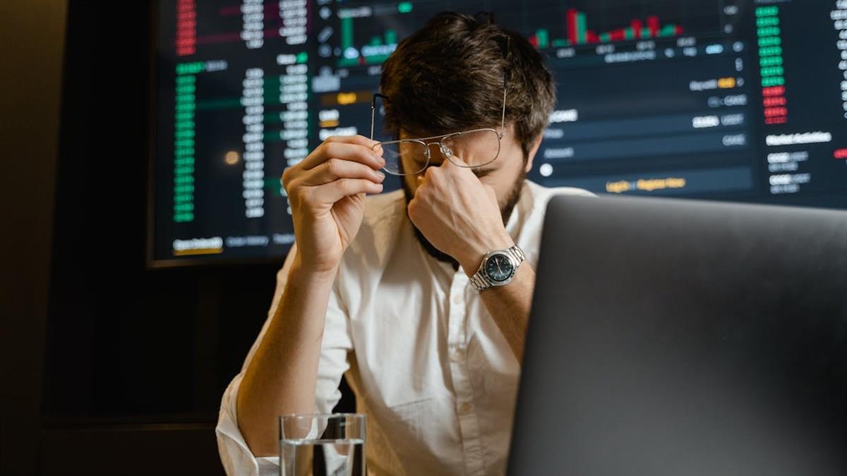 虧10萬想停損 他壓力山大 網見持股勸： 別玩個股了
