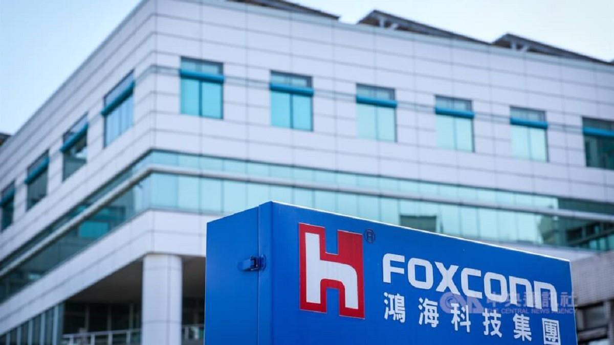 鴻海攜Intrinsic在美設合資企業 打造「AI機器人工廠」