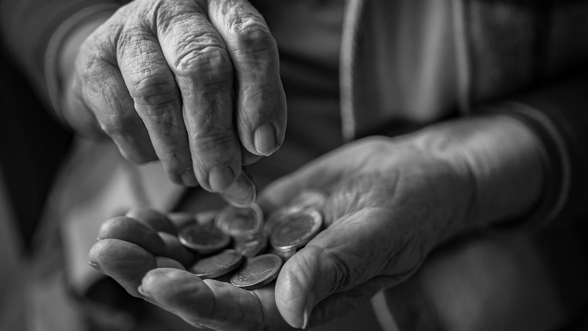 想退…休不了！ 8旬翁當交管被車撞 他82歲去開砂石車「拚月收10萬」