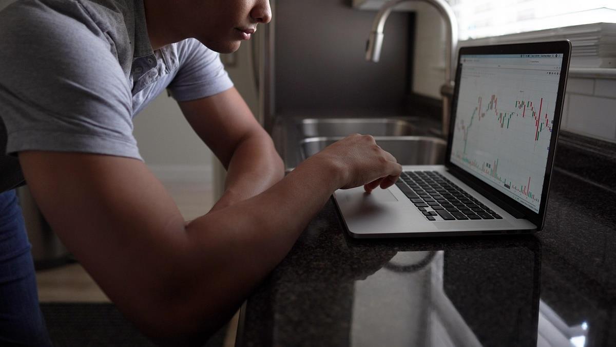 他想靠質押＋高股息 實現不賣股也能活 網揭「買借死」殘酷真相