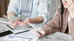 薪資是男友2倍 送筆電反遭嗆「是覺得我買不起」？ 網齊勸快逃